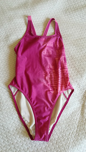 Adidase ujumistrikoo, 152-164cm (1 foto / 4)