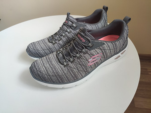 Uued Skechers jalanõud s 40 (2 foto / 3)