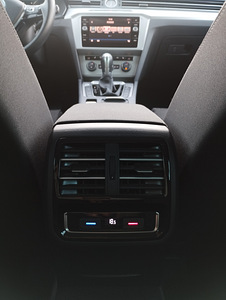 Volkswagen Passat (6 foto / 9)