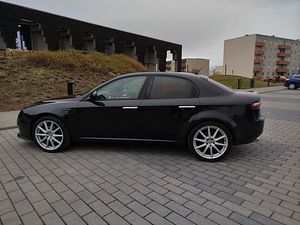 Alfa Romeo 159 (7 foto / 10)