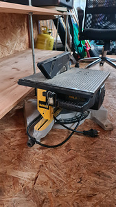 Торцовочная пила DeWALT DW711. Многофункциональная. (2 фото из 3)
