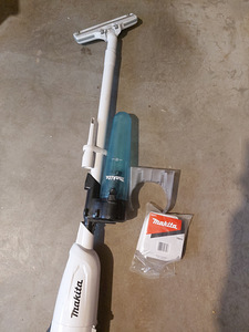 Пылесос Makita (1 фото из 2)