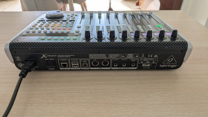Behringer X-Touch controller (2 foto / 2)