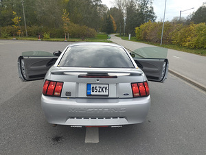 Ford Mustang (11 foto / 15)