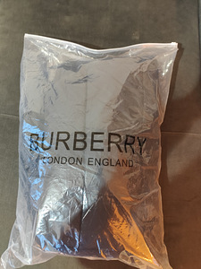 Пуховик Burberry (2 фото из 2)