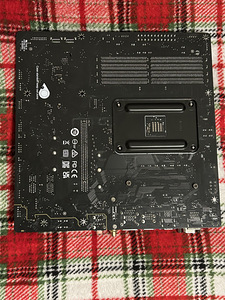 Материнская плата MSI (3 фото из 4)