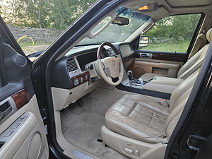 Lincoln Navigator 4x4 2005 (4 foto / 7)