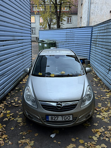 Opel Corsa (11 фото из 11)