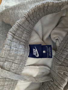 Nike hallid dressipüksid, sildid küljes, täiesti uued (2 foto / 3)