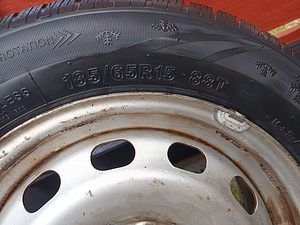 Продам резину (5 фото из 7)