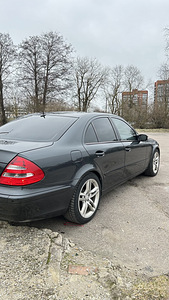 Продам Mercedes Benz E220 (7 фото из 13)
