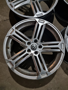 Литые диски R19x8 5x112 (2 фото из 10)