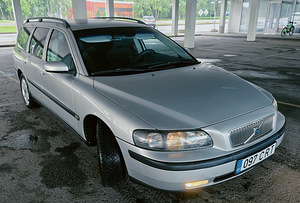 Volvo V70 (2 foto / 14)