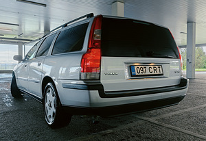 Volvo V70 (4 foto / 14)