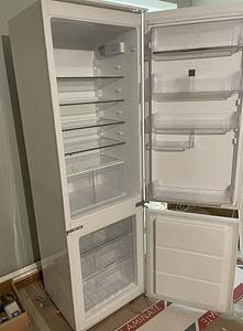Встроенный холодильник Electrolux (холодильник) (1 фото из 8)