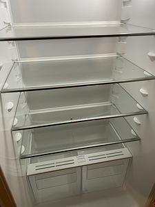 Встроенный холодильник Electrolux (холодильник) (4 фото из 8)