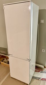 Встроенный холодильник Electrolux (холодильник) (6 фото из 8)