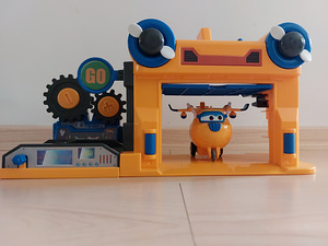 Super Wings, Donnie garaaz (4 foto / 5)