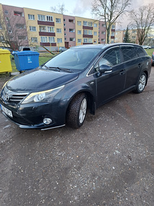 Toyota Avensis (5 foto / 9)