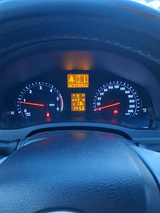 Toyota Avensis (8 foto / 9)