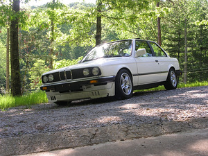 BMW E30 Aerodynamic lip/stangelisa (2 foto / 9)