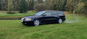 Volvo V70 Summum (2 foto / 12)