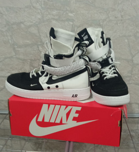 Nike Air (1 фото из 3)