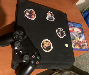 PS4 slim 500 gb + 1 mäng (2 foto / 2)