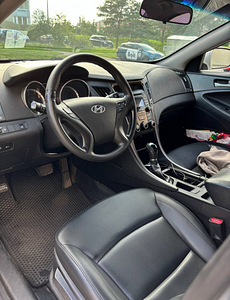 Hyundai Sonata 2013 (6 foto / 9)