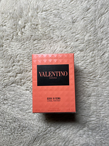Valentino born in roma coral fantasy (2 foto / 6)