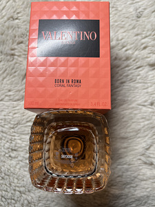 Valentino born in roma coral fantasy (5 foto / 6)