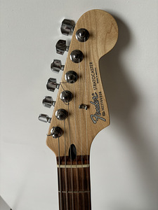 Fender Stratocaster 2004 (2 foto / 3)