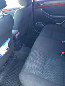 Toyota Avensis (6 foto / 12)
