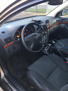 Toyota Avensis (7 foto / 12)