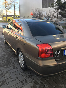 Toyota Avensis (8 foto / 12)