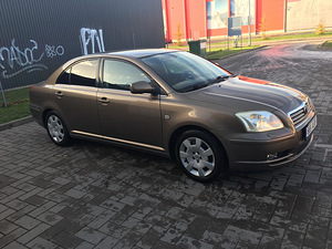 Toyota Avensis (12 foto / 12)