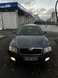 Skoda Octavia 1,6 (2 foto / 12)