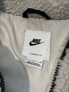 Nike Woman's Sportwear Therma-FIT Jacket (4 foto / 4)