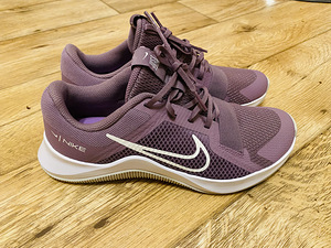 Кроссовки Nike (2 фото из 3)