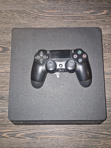 Продается PS4 1TB (1 фото из 3)