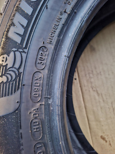 Mchelin x-ice north4 195/65R15 uueväärsed naastrehvid (3 foto / 5)