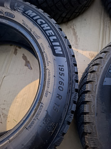Mchelin x-ice north4 195/65R15 uueväärsed naastrehvid (5 foto / 5)