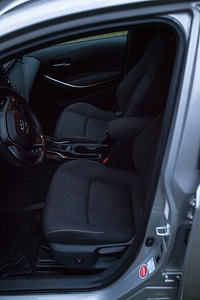 Toyota Corolla TS 1,2 Turbo Multidrive S Activ (9 foto / 10)