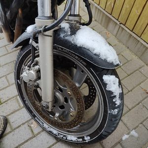 Mootorratas Yamaha XJ900s bobber kardaaniga (7 foto / 10)