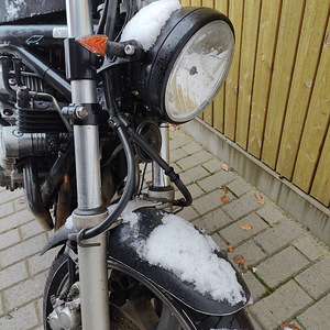 Mootorratas Yamaha XJ900s bobber kardaaniga (10 foto / 10)