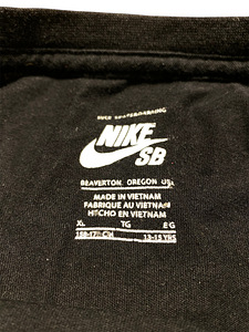 Лонгслив Nike SB (3 фото из 3)