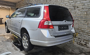 Volvo v70 2.4d 120kw automaat Ühe auto varuosad (3 foto / 7)