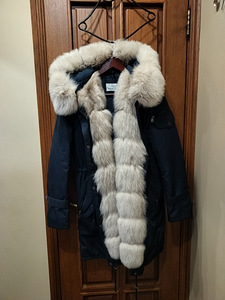 Müüa tumesinine parka arktilise rebase kraega (1 foto / 1)