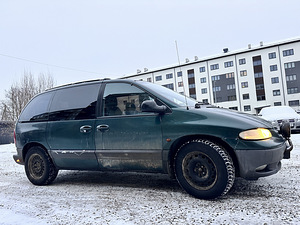 Chrysler Voyager (3 фото из 15)
