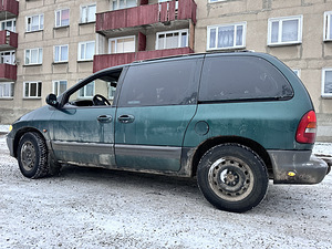 Chrysler Voyager (8 фото из 15)